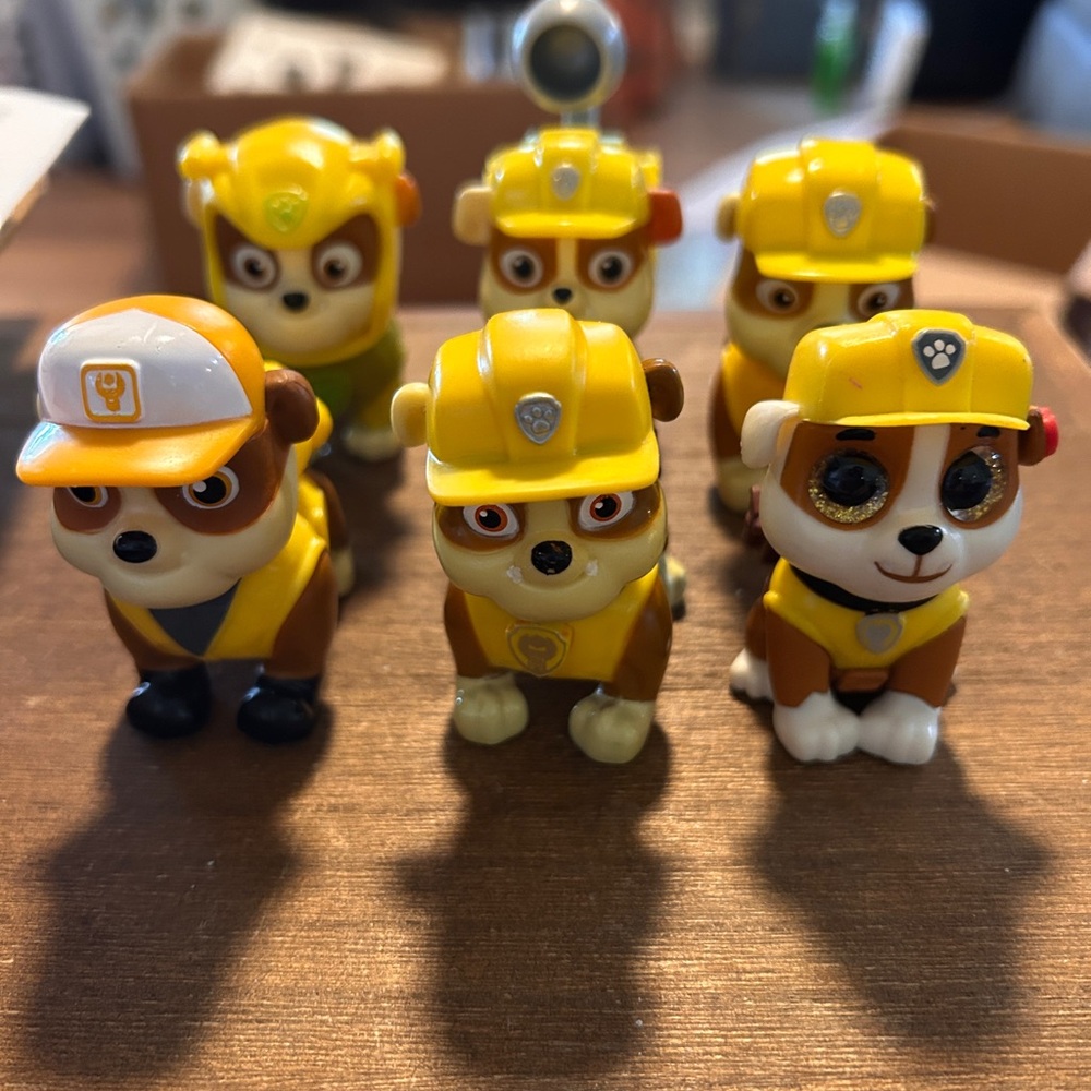Paw Patrol Yellow and Brown Pup Figures